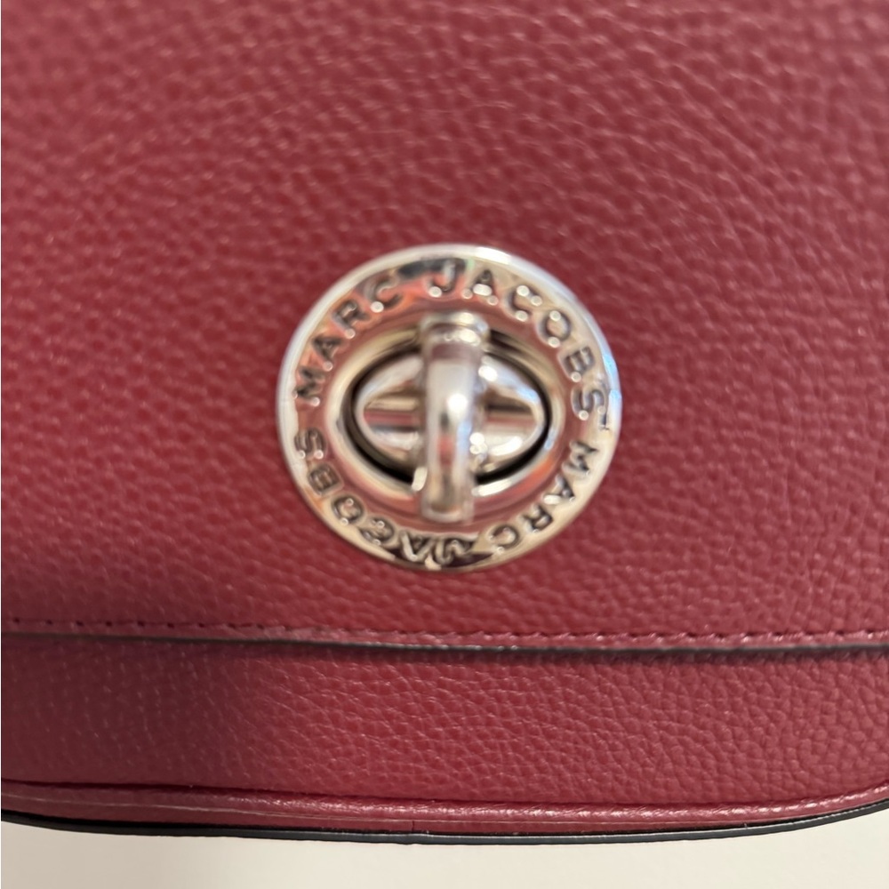 Marc Jacobs burgundy Crossbody - Picture 2 of 9